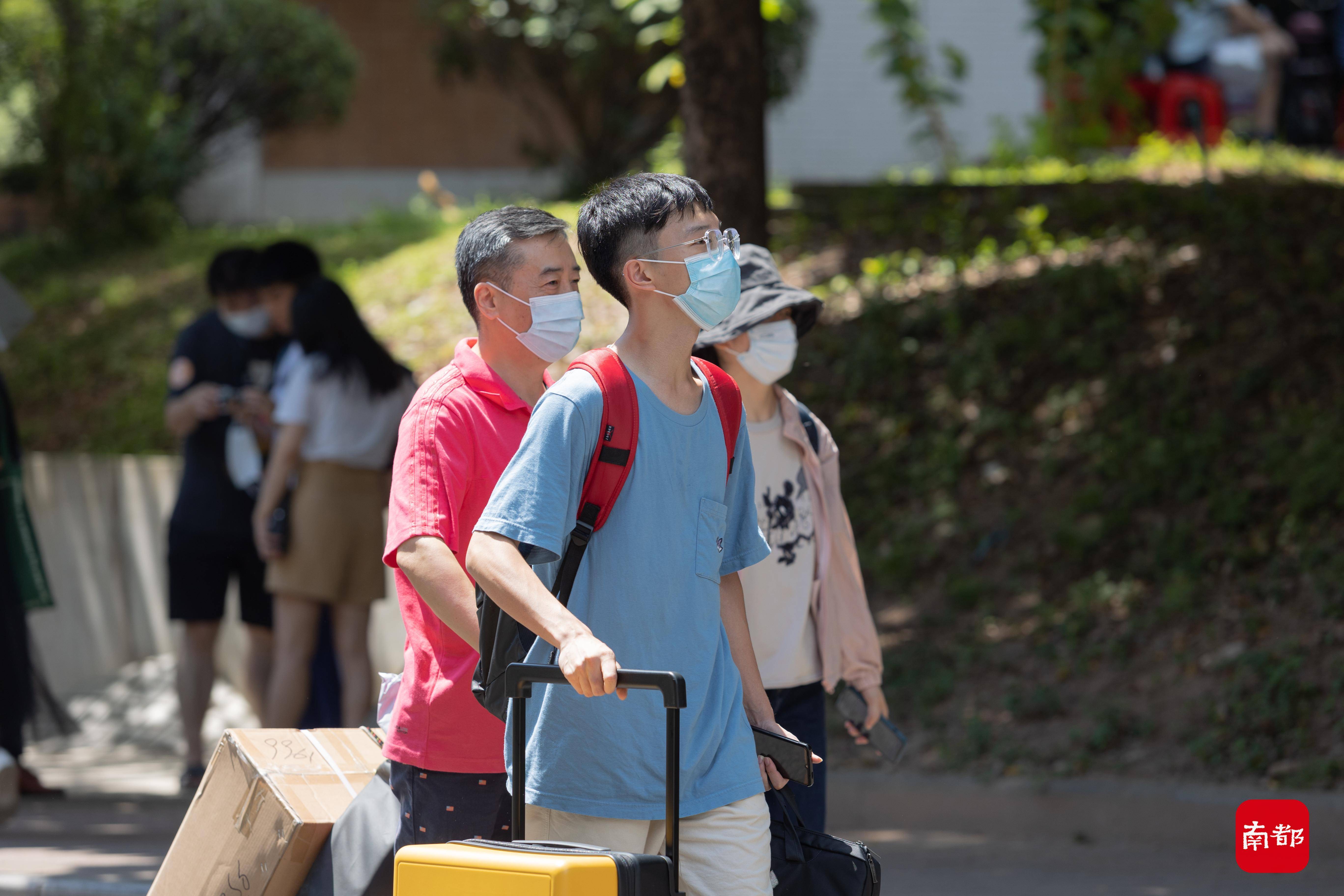 新生|? 华南理工大学三校区迎万余名新生，自主开发线上报到系统