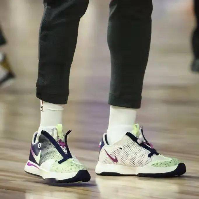 果然,pg1出道即巅峰,pg4作为夜空中最闪耀的星,在此刻的上脚对比属实