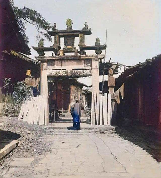 看看拍摄于1910年的老照片,那时镜头下的桃源古城!