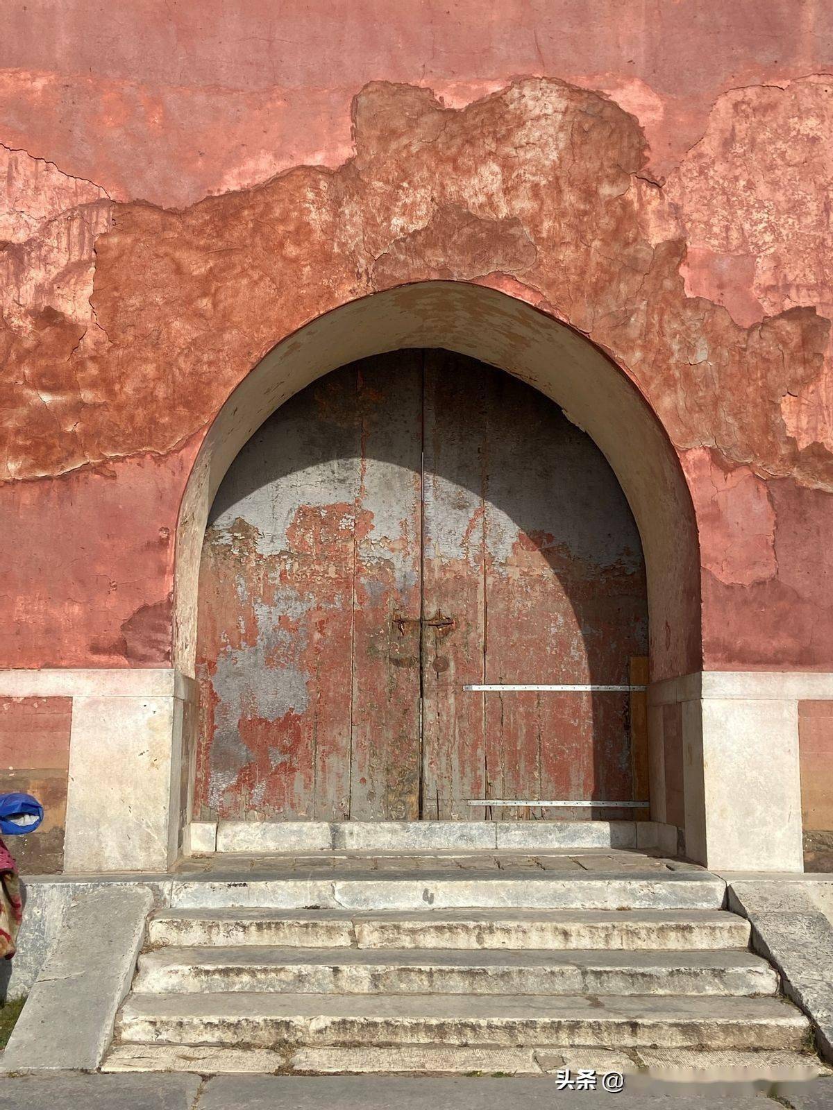 十三陵是谁的陵墓被挖开 8c3f4cd208ce45adb147015b53196184.jpeg