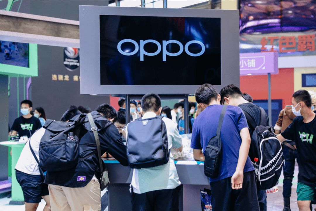 在chinajoy活动现场,oppo设置了名侦探柯南限定版产品体验区,展现了