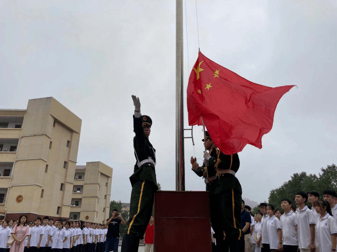 点赞!修水一中举行新学期第一次升旗仪式
