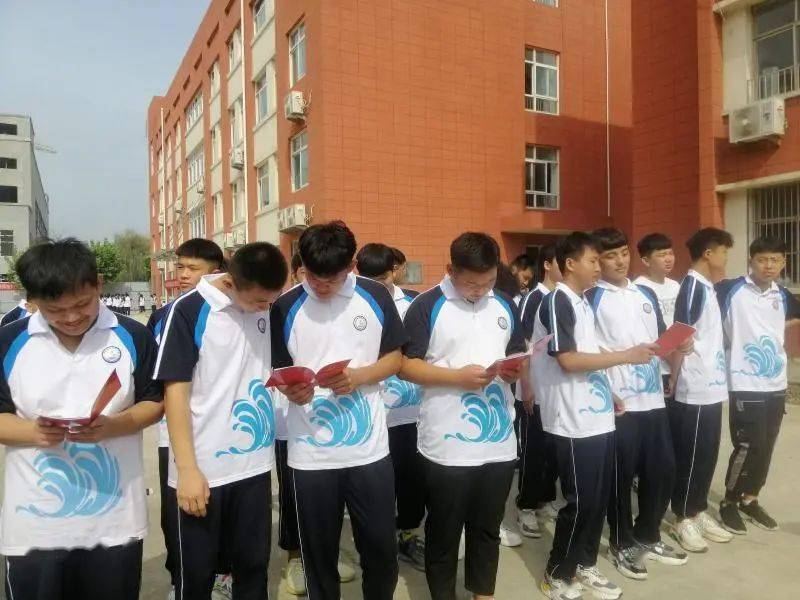 梁山法院近日,梁山法院宣讲团开展《民法典》普法宣传活动.