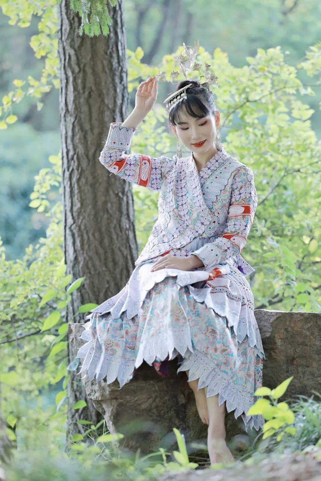 化屋基苗寨:悬崖下隐藏300年的"世外桃源"_传统