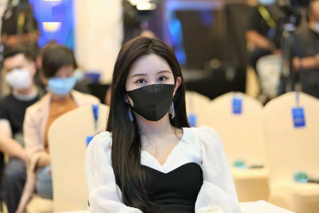 期待期待淘宝主播小小疯林珊珊来为直播季助阵啦