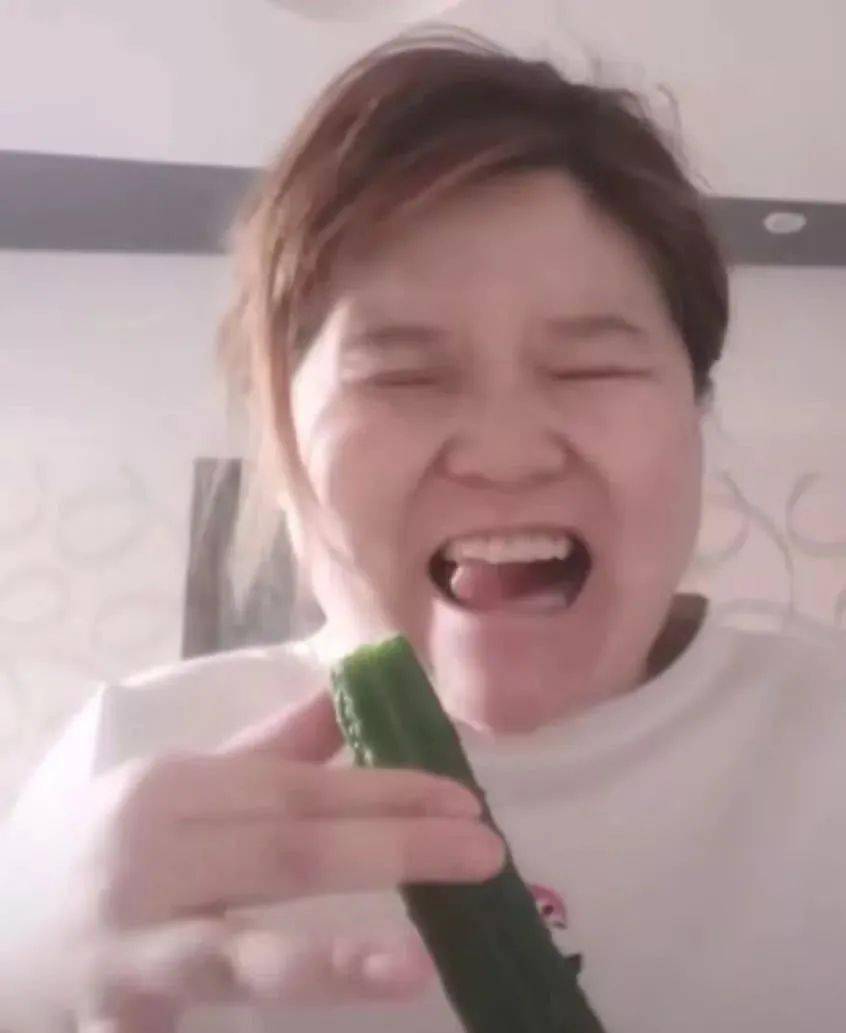 又一女顶流被封杀大批网红停播畸形审美的网红末日到了