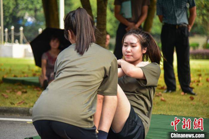 素质|广西女新兵入伍前素质考核