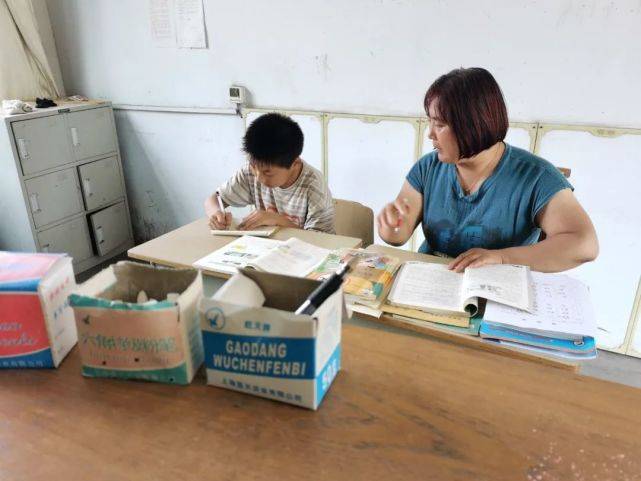 杨集|这所“袖珍小学”：6个老师守着9个娃，今年只有一名新生