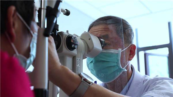 手术|河南资深眼科专家陈刚的光明新使命：培养更多眼科人才