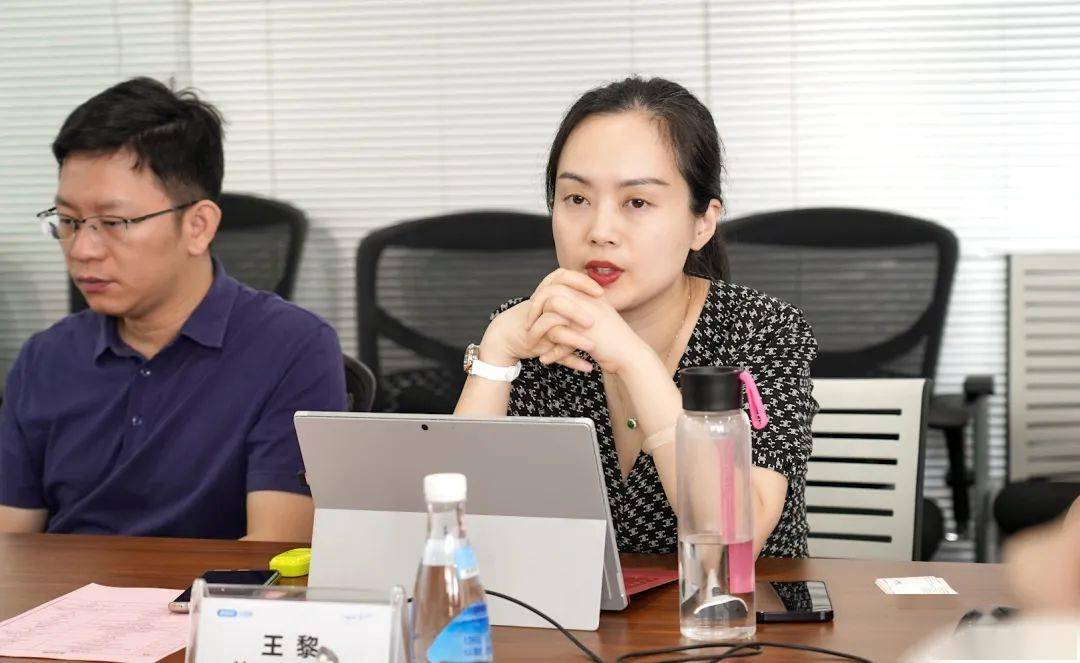 老百姓大药房执行总裁王黎女士对jason herring及团队的到访表示热烈