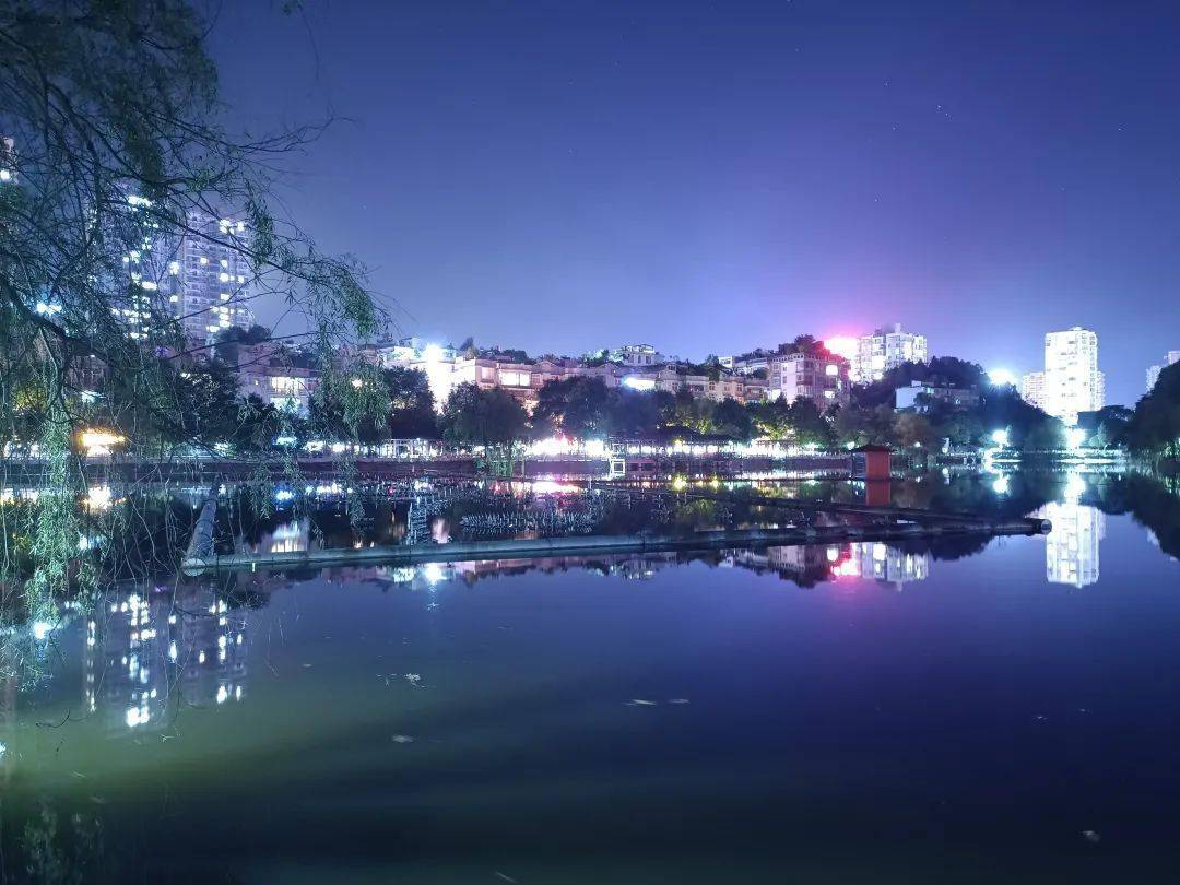 六枝人,送你一组桃花湖夜景图!