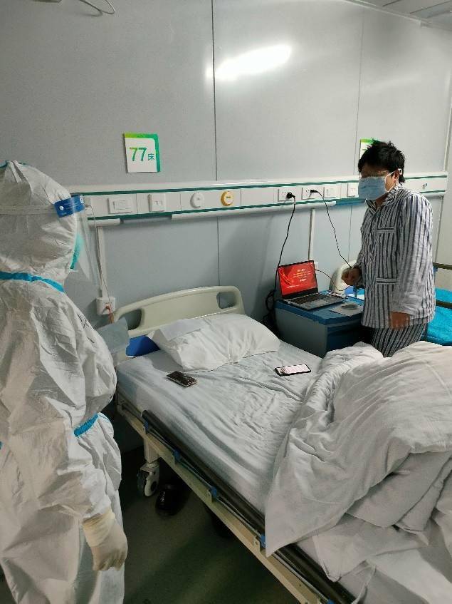 他在新冠肺炎康复病房完成了大学新生入学考试