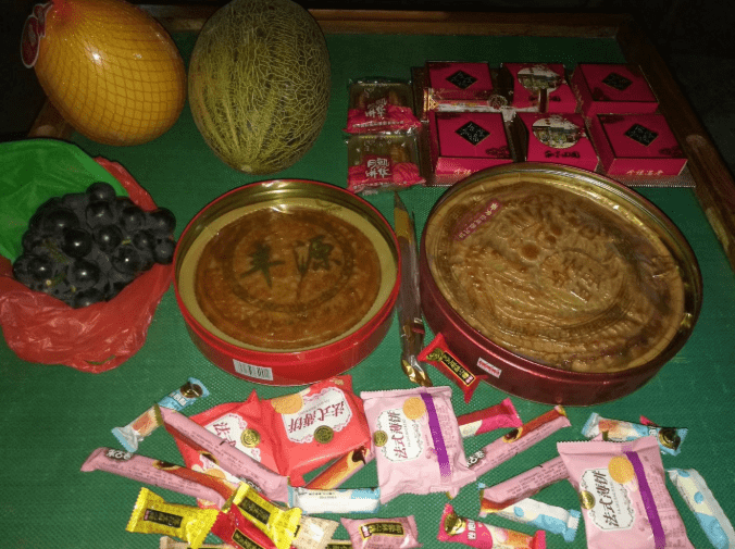 网友|南方的月饼为什么要切着吃？ 因为它真的很大！