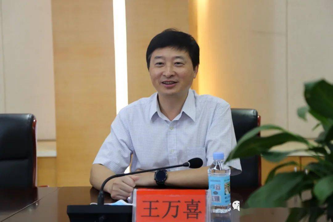 民心尚师风 党恩洒杏坛——县长王万喜看望慰问舒城二中老师