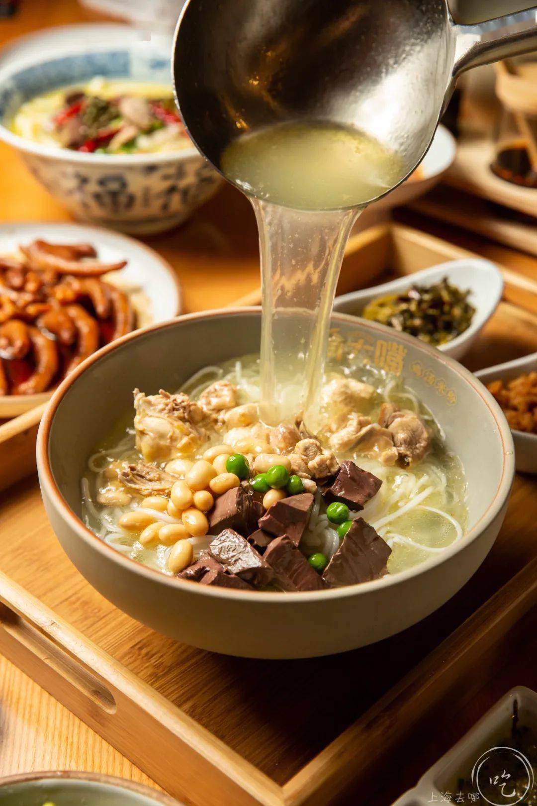 人广新开「鸡汤米粉专门店」,汤比粉贵!_豉油鸡