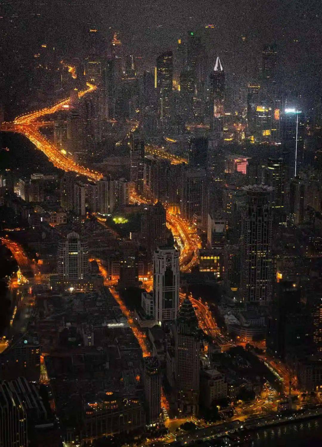 光影这是我们的城市掠影夜空下上海的繁华