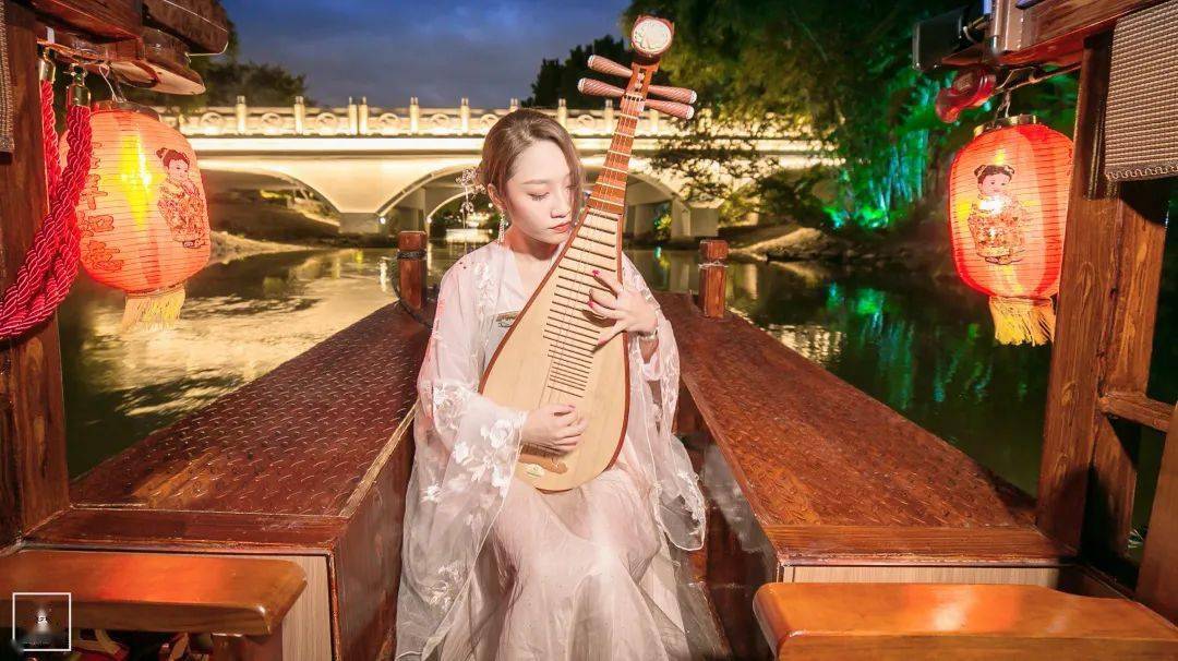 福州这处古风夜景太惊艳了!夜船,琵琶演奏,萤火虫灯海…一秒穿越千年!