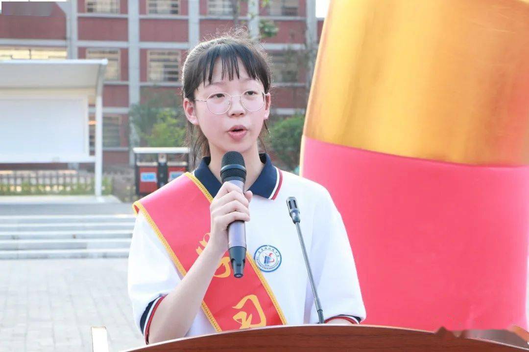 月亮湖初级中学举行开学典礼