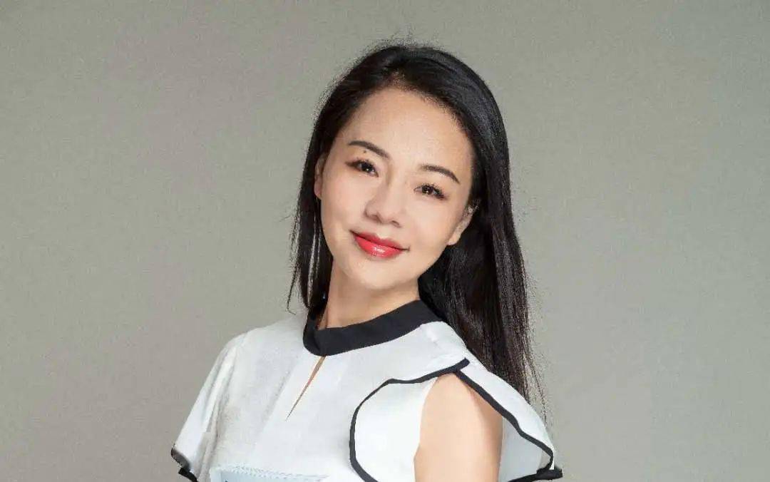 余婧青山区钢花小学"90后"音乐教师