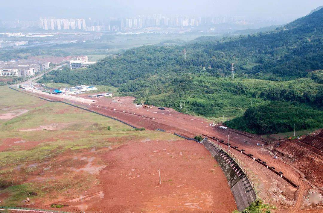 现场直击新森大道建设提速重庆高新区首座双向8车道隧道取得阶段性