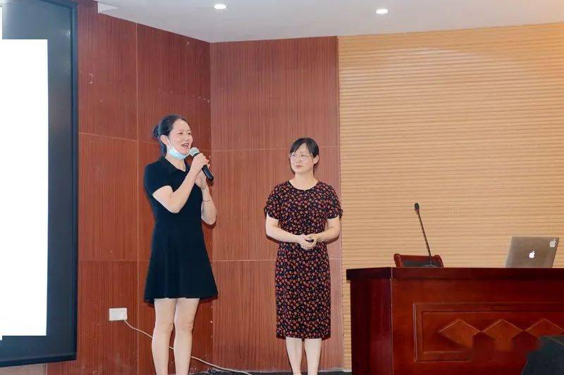 省妇女干部学校培训部负责人,讲师苏雪萍为学员讲授《巾帼扬帆新征程