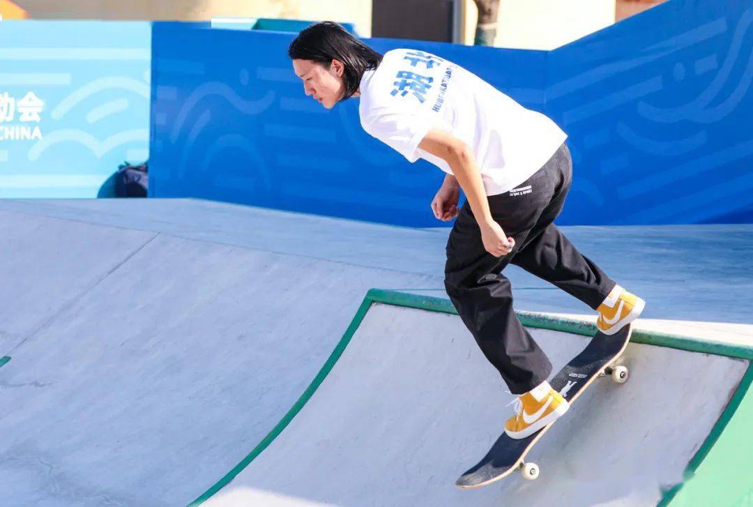 全运滑板新项目亮相石文秀陈子锋各夺铜牌