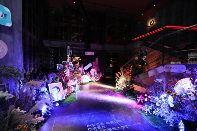 艺术|百名“赫本”齐聚鹏城 感谢师恩大型穿越派对在胡桃里举行