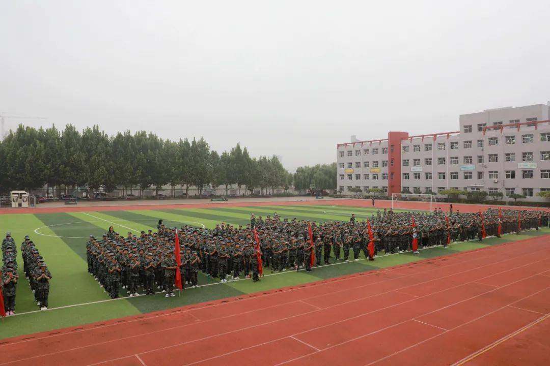 校园新闻磨砺意志增强体质邢台三中教育集团初一新生军训启动