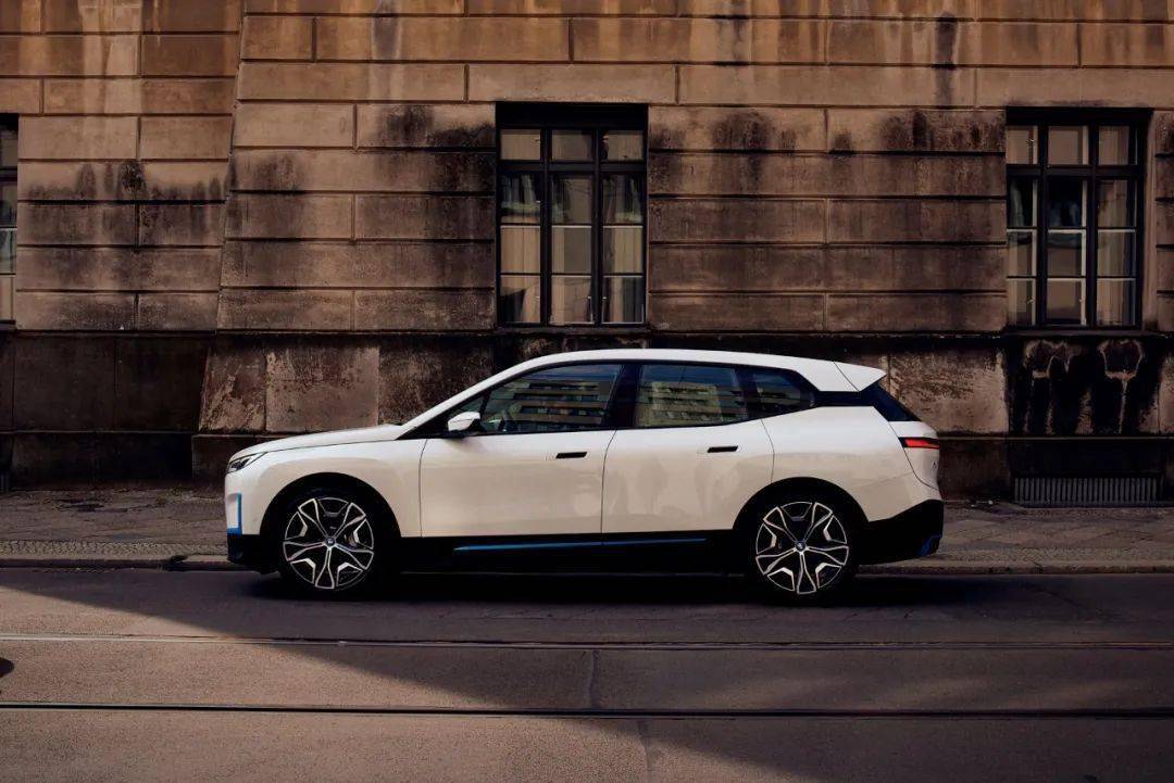 实拍美图雪山白标准版外观宝马ix清清爽爽的造型你喜欢吗