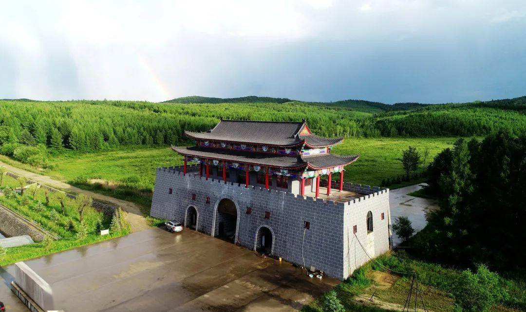 梨花谷山野公园#山水休闲度假酒店坐落于红旗林场,距市区13公里,梨 