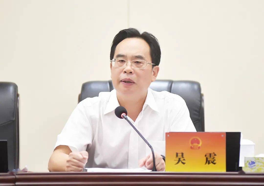 锋周明同志免职的议案》《关于提请审议谢波等同志职务任免的议案》