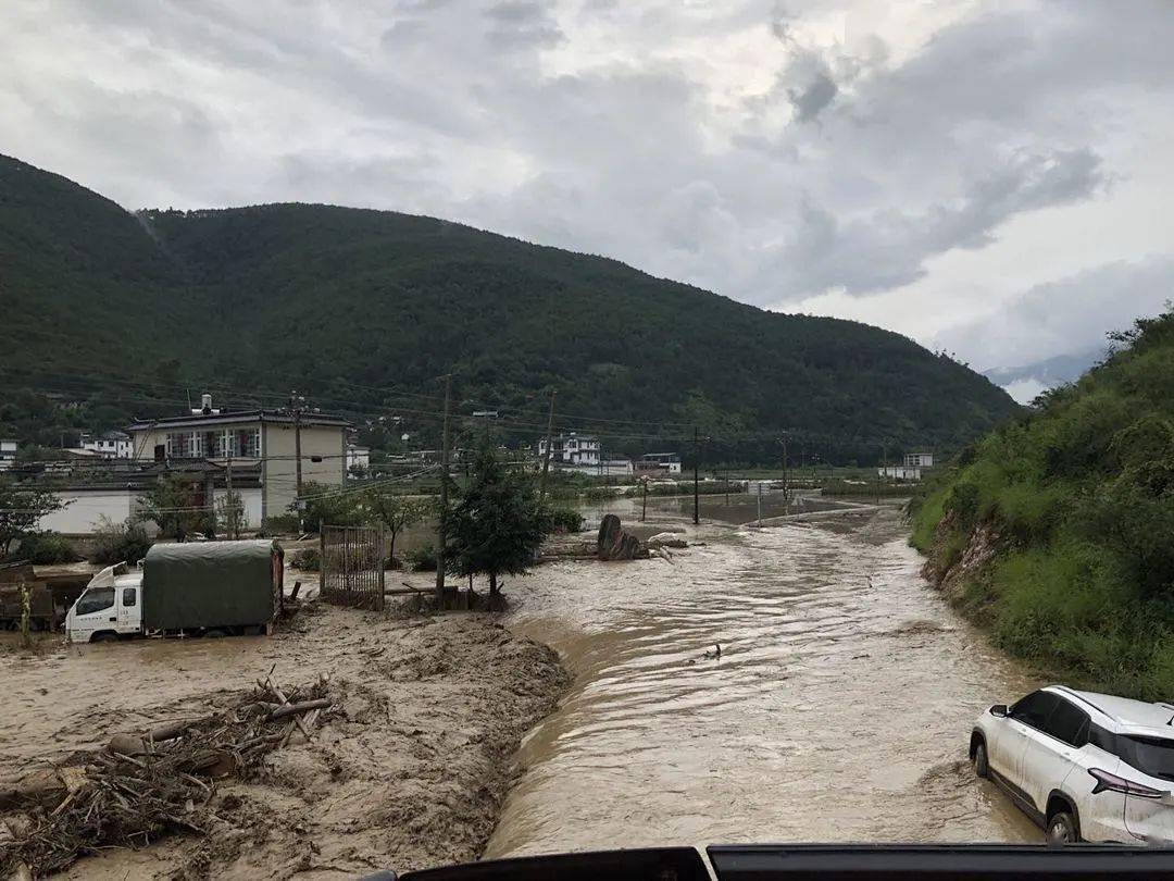 洱源泥石流系列六:剑川消防迅速增援