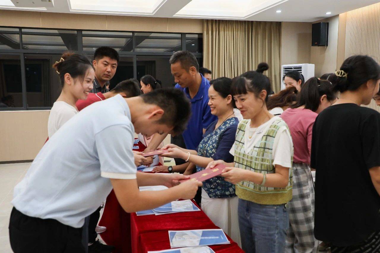 师徒结对传帮带 携手共进谋发展_指导