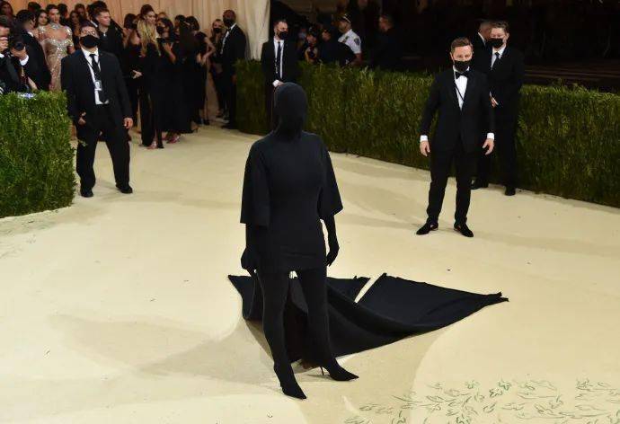 Fashion|笑到捶地，这是我见过最吊炸天的奇葩时尚...