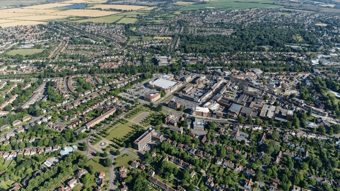 莱奇沃斯小镇,是英国第一个按照霍华德的田园城市理论设计和建设的