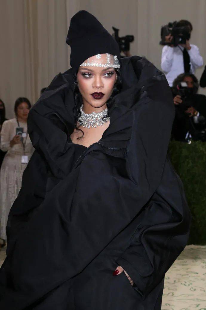 Fashion|笑到捶地，这是我见过最吊炸天的奇葩时尚...