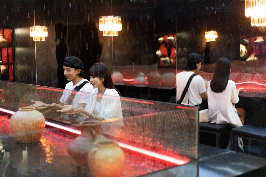 艺术|沉浸式戏剧走进商业空间，《不眠之夜》主创做了一次新尝试