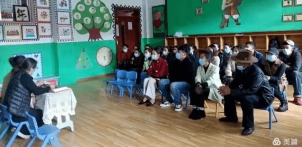 活动|中心幼儿园开展雪莲花系列活动之“同在蓝天下，和孩子共同成长”新生家长动员会