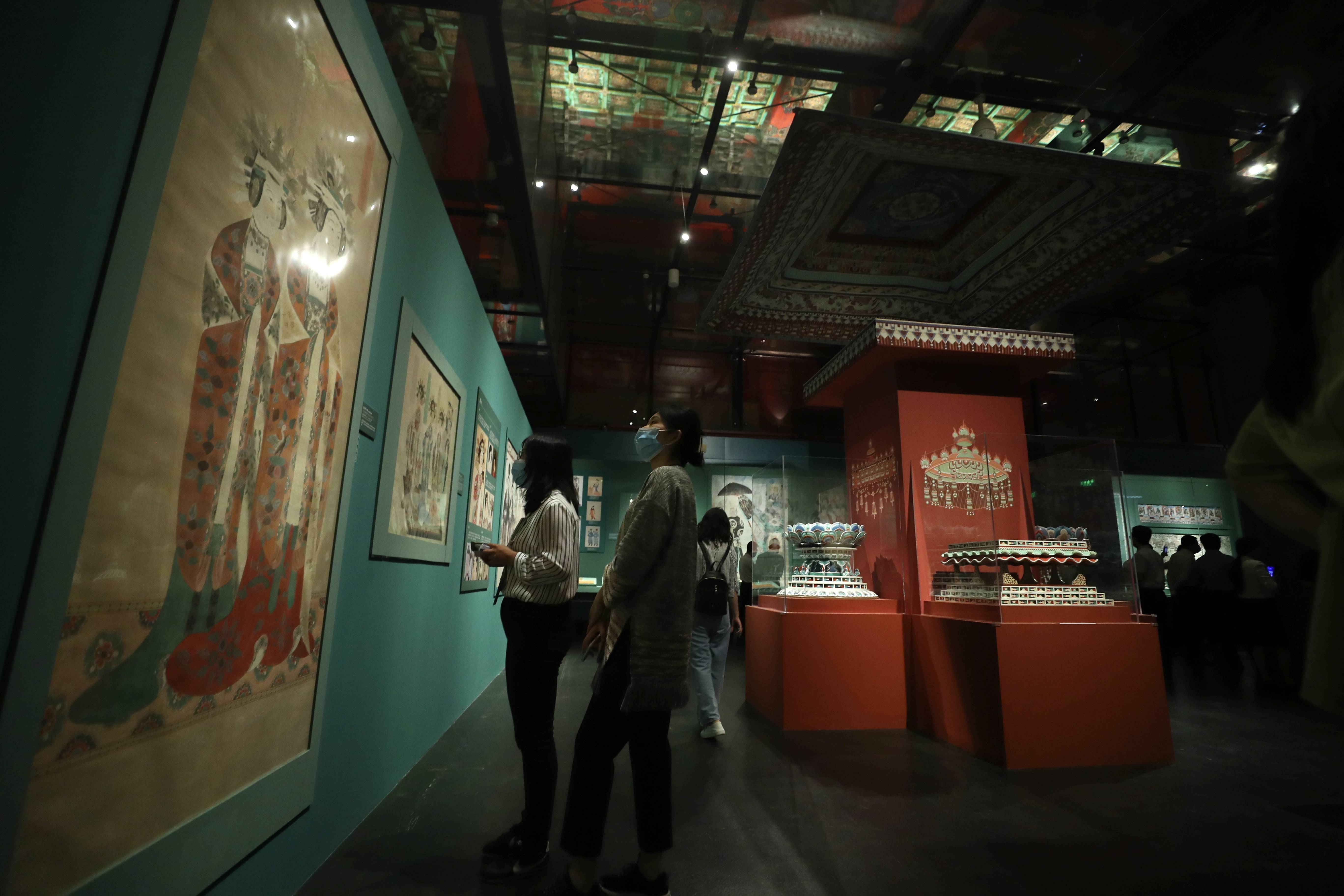 当故宫遇见敦煌敦行故远故宫敦煌特展开幕