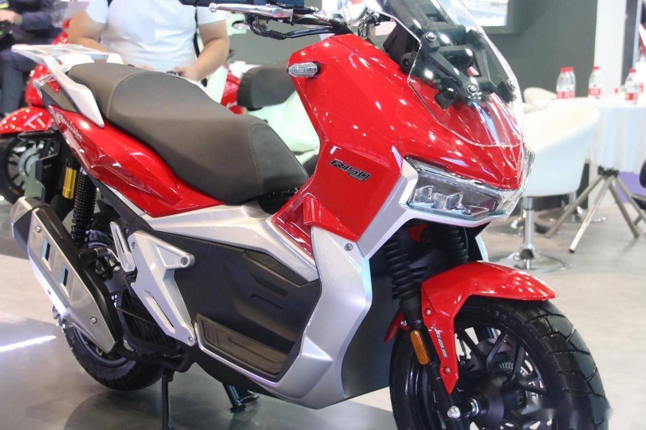 2kw,加上仅120kg的整备质量,使得整车的推重比有不俗的加速表现.