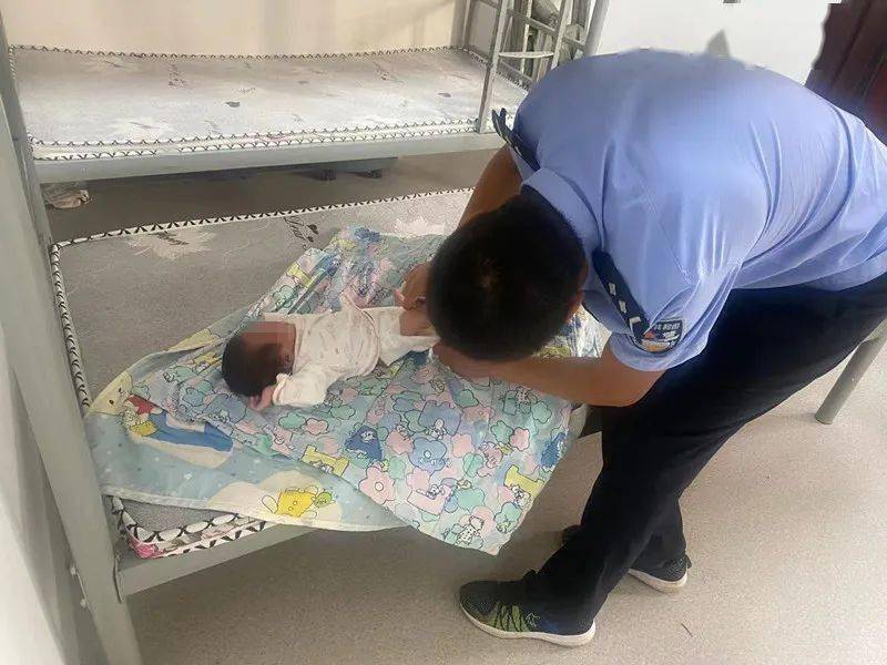 临沂野外发现一弃婴,民警化身"临时父母"悉心照顾_婴儿