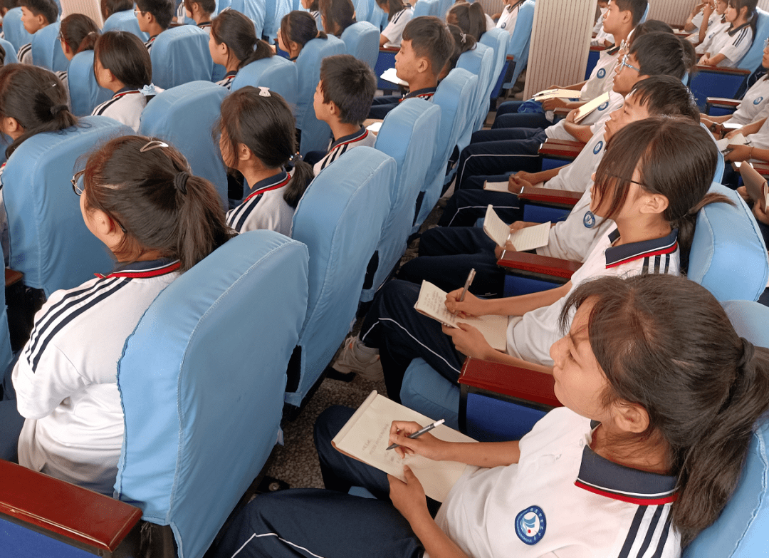 此次由临清市唐园镇联校,临清市自忠中学承办的宣讲活动,为学生们上了