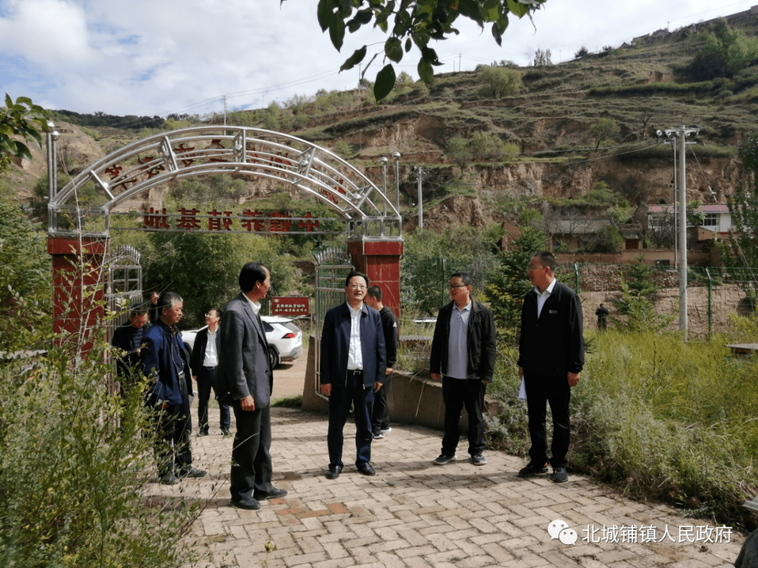 鞠朝友深入联系帮扶村调研指导工作