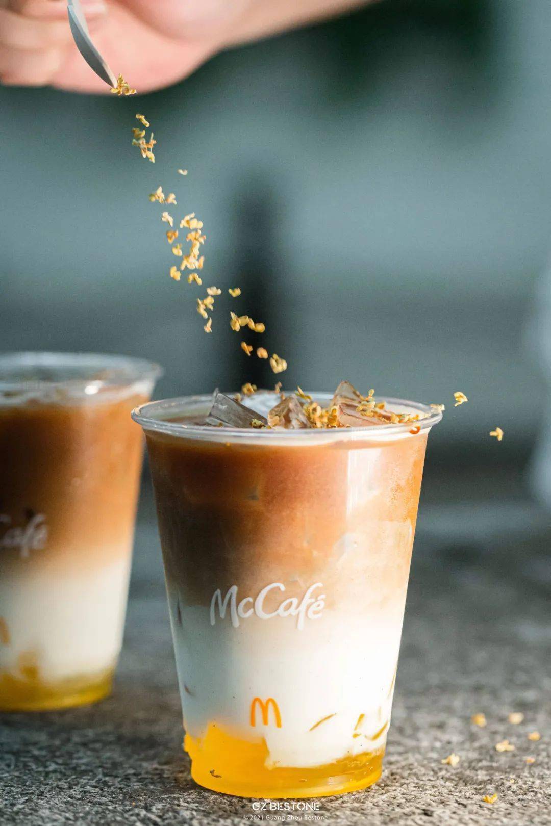 金秋九月,麦咖啡秋季第一杯拿铁限定上新,桂花酿风味拿铁,桂香浓郁,一