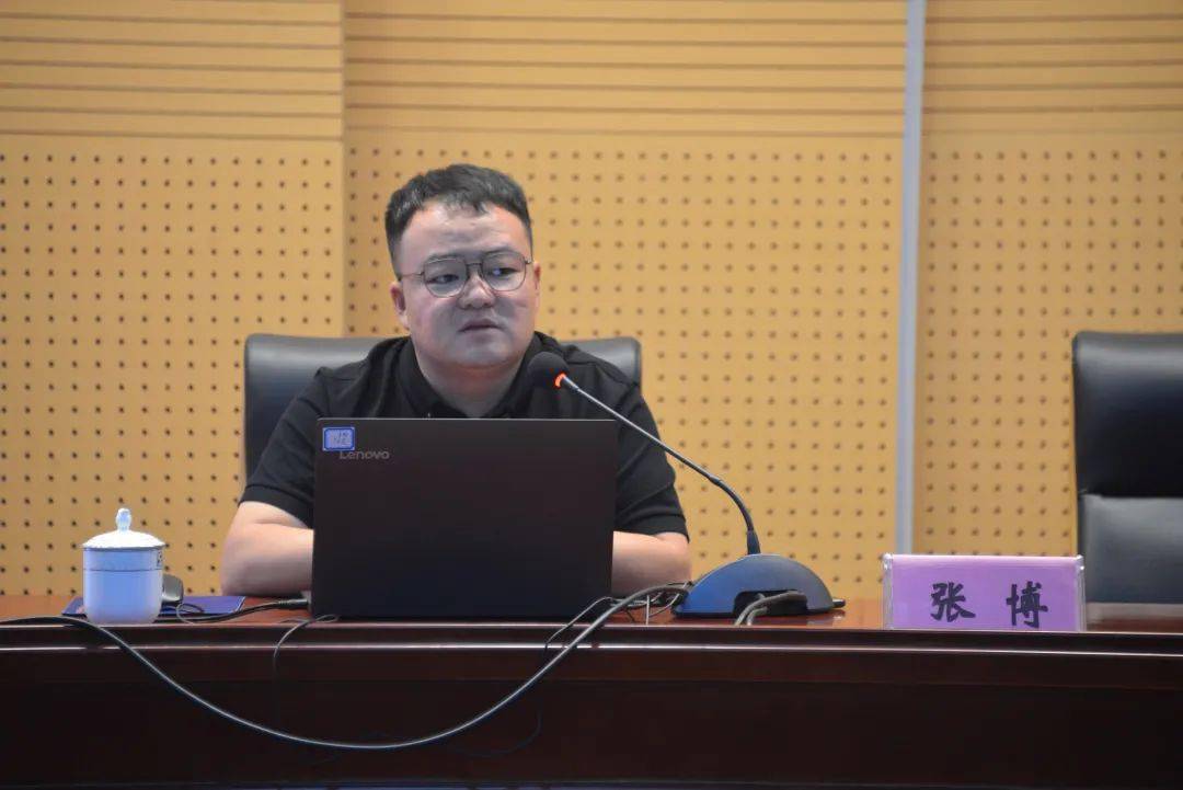 区委常委,宣传部部长沈威出席开班仪式并作动员讲话.
