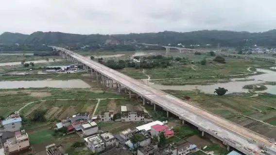 樂山青衣江一橋(徐浩大橋),長青路,鶴翔路,岷江三橋穿城而過帶來的