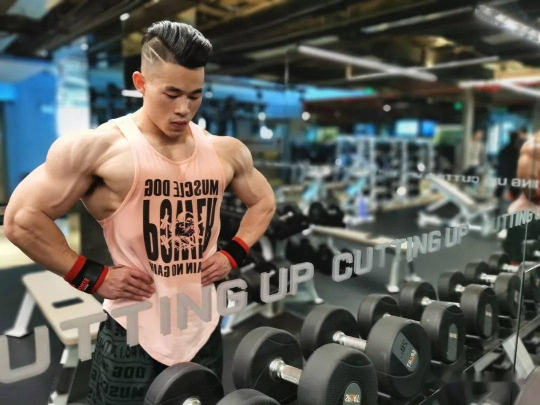 获得舒华杯全国健身健美总决赛第5名,湖北省赛大张杯健体总决赛第3名