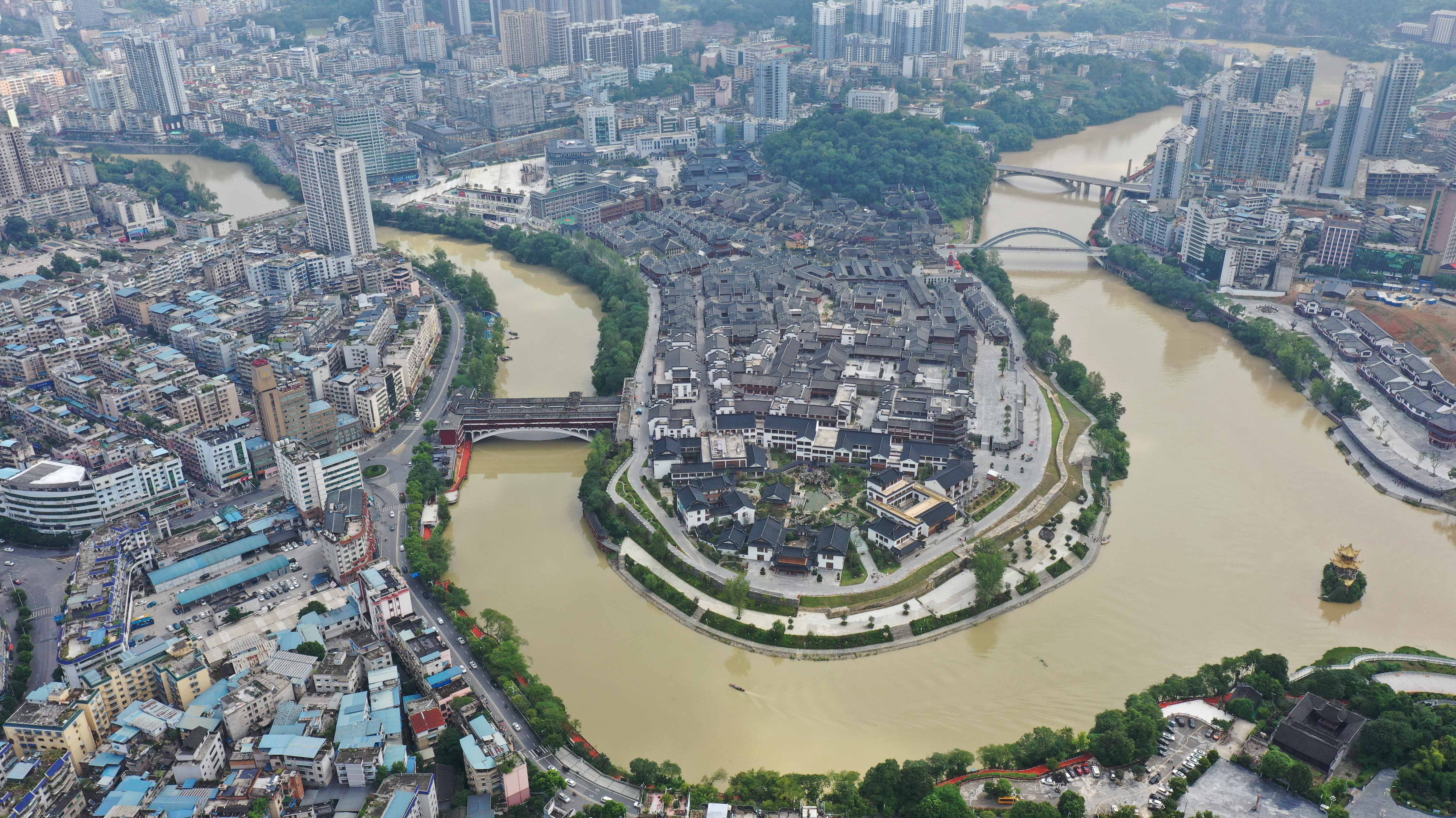 近年来,贵州省铜仁市中南门历史文化旅游区在保护铜仁古城已有古建筑