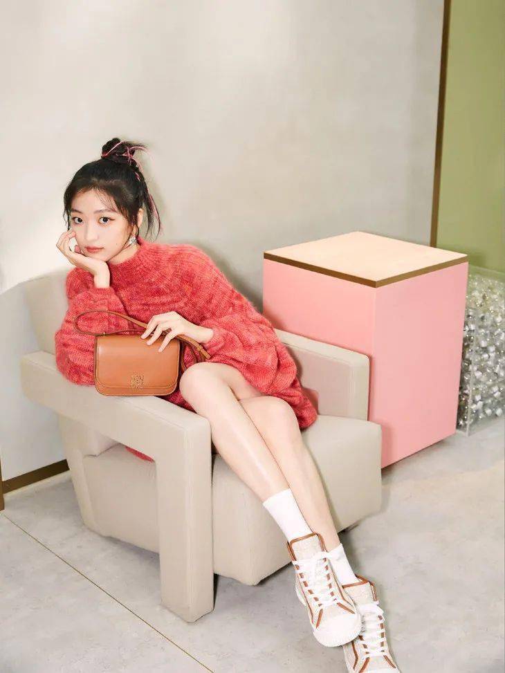 毛衣|下周穿什么 | 跟女明星学做环球影城最靓的仔!