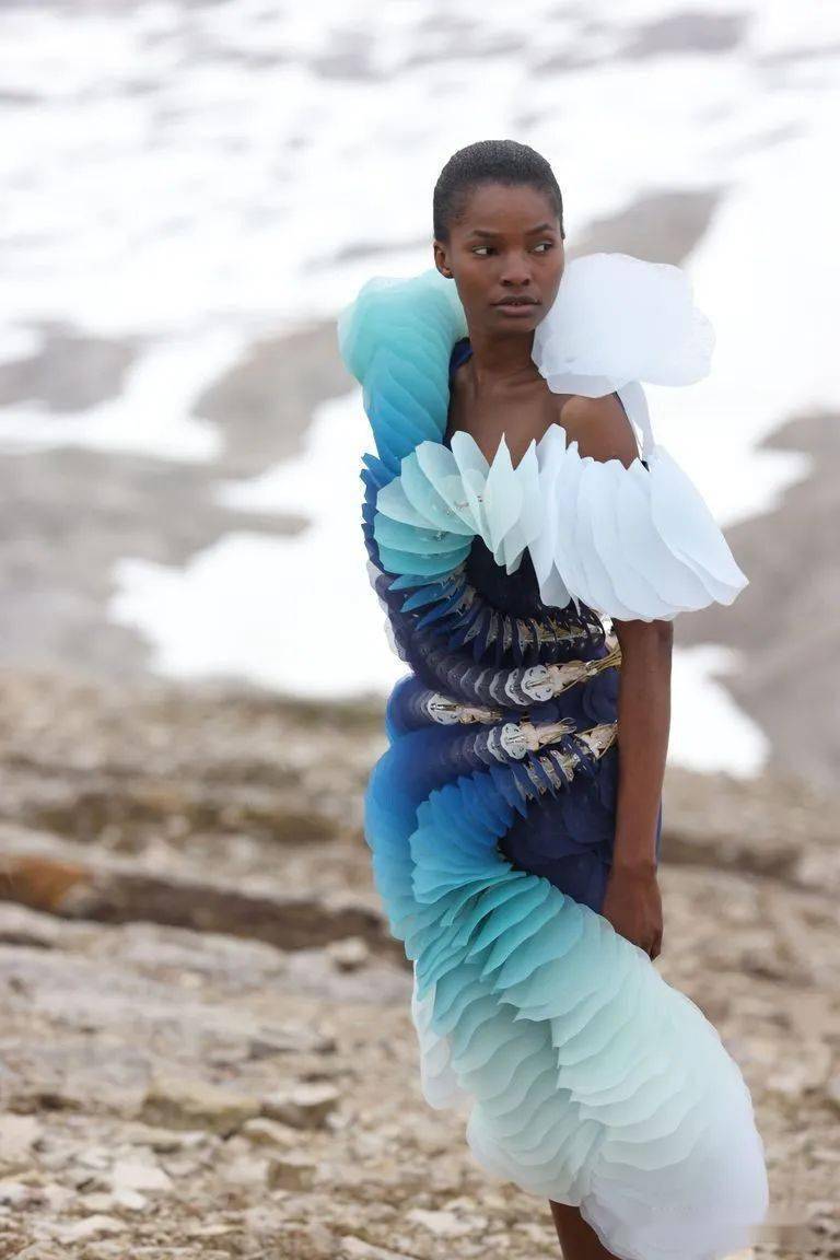 van|“外星生物”、行走的3D打印，未来服装长什么样？